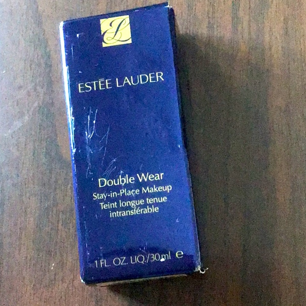 Ester Lauder Double Wear Stay in Place Make up